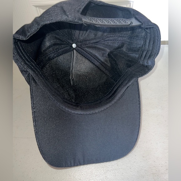 🌹NWOT! Rhinestones Floral SnapBack Cap - Picture 3 of 6